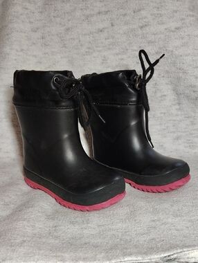 L.A. Gear Kids Black Rain & Snow Boots with Pink Soles